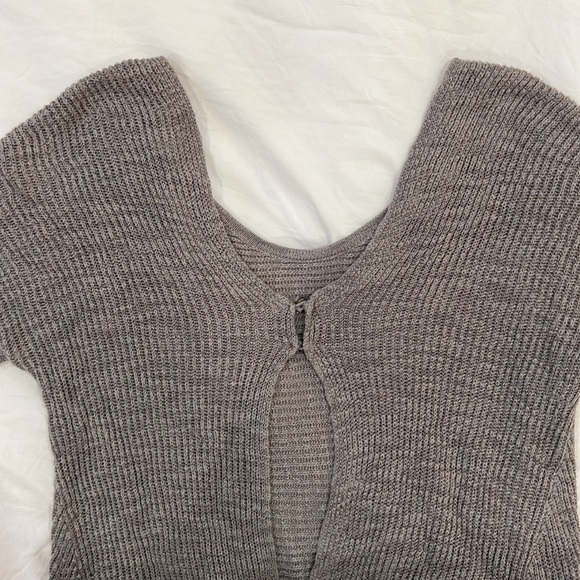 Feel the Piece Open Back Sweater - Gray - Picture 4 of 8